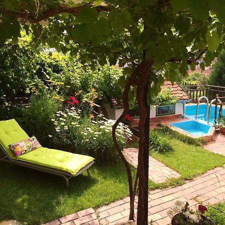 Pension Crhan Mikulov Exteriör bild