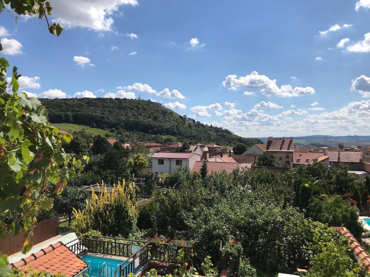 Pension Crhan Mikulov Exteriör bild