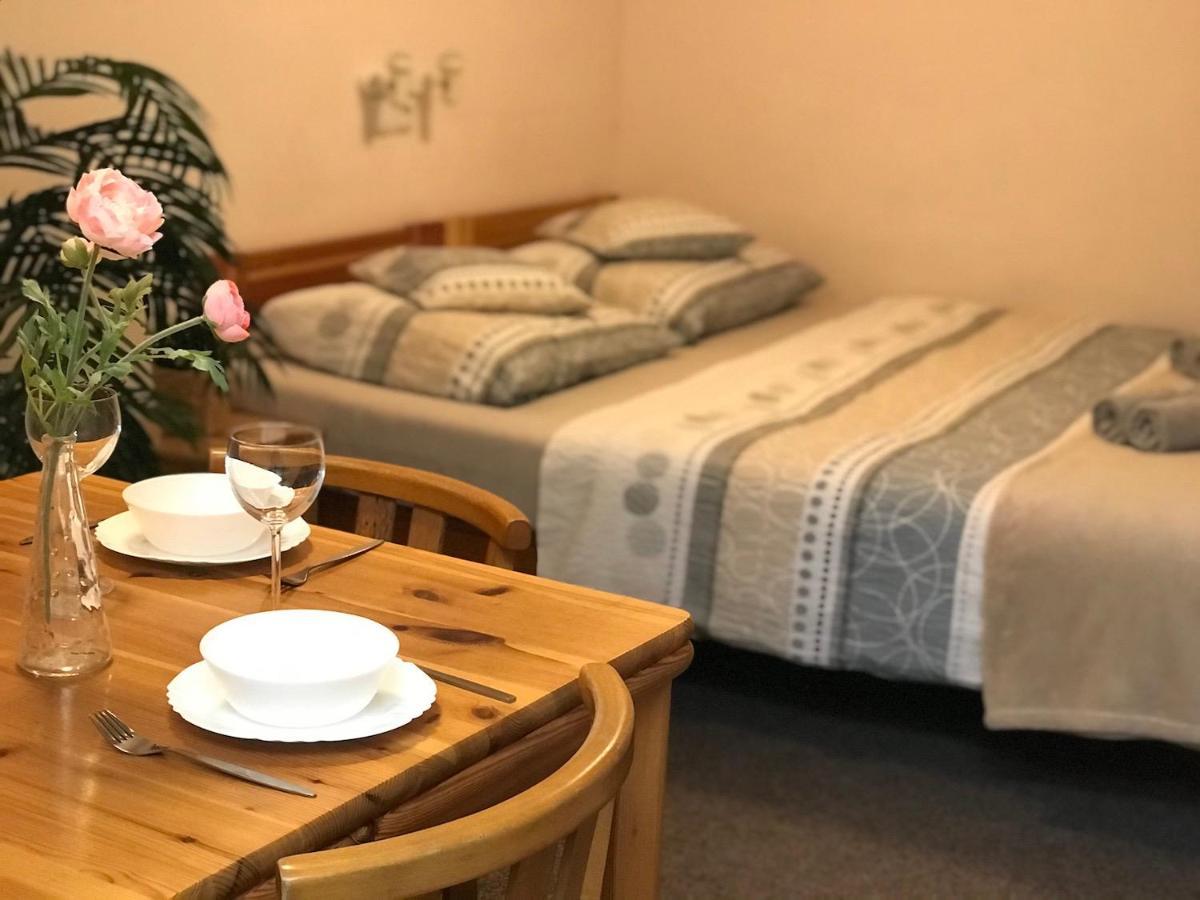 Pension Crhan Mikulov Exteriör bild