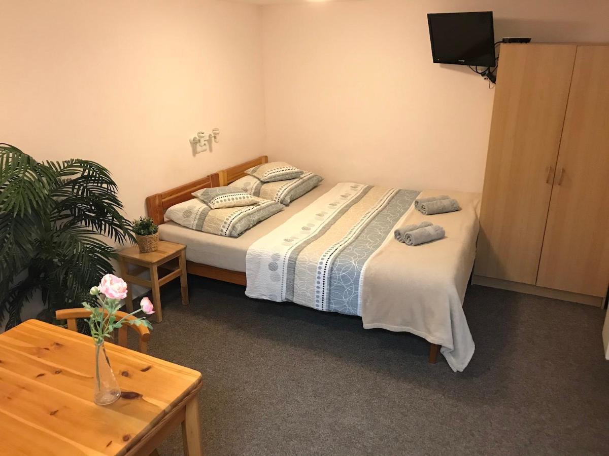 Pension Crhan Mikulov Exteriör bild