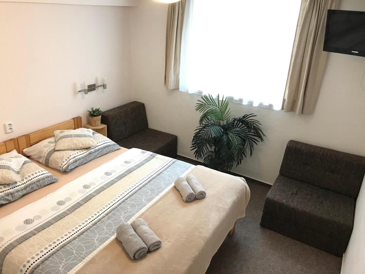 Pension Crhan Mikulov Exteriör bild