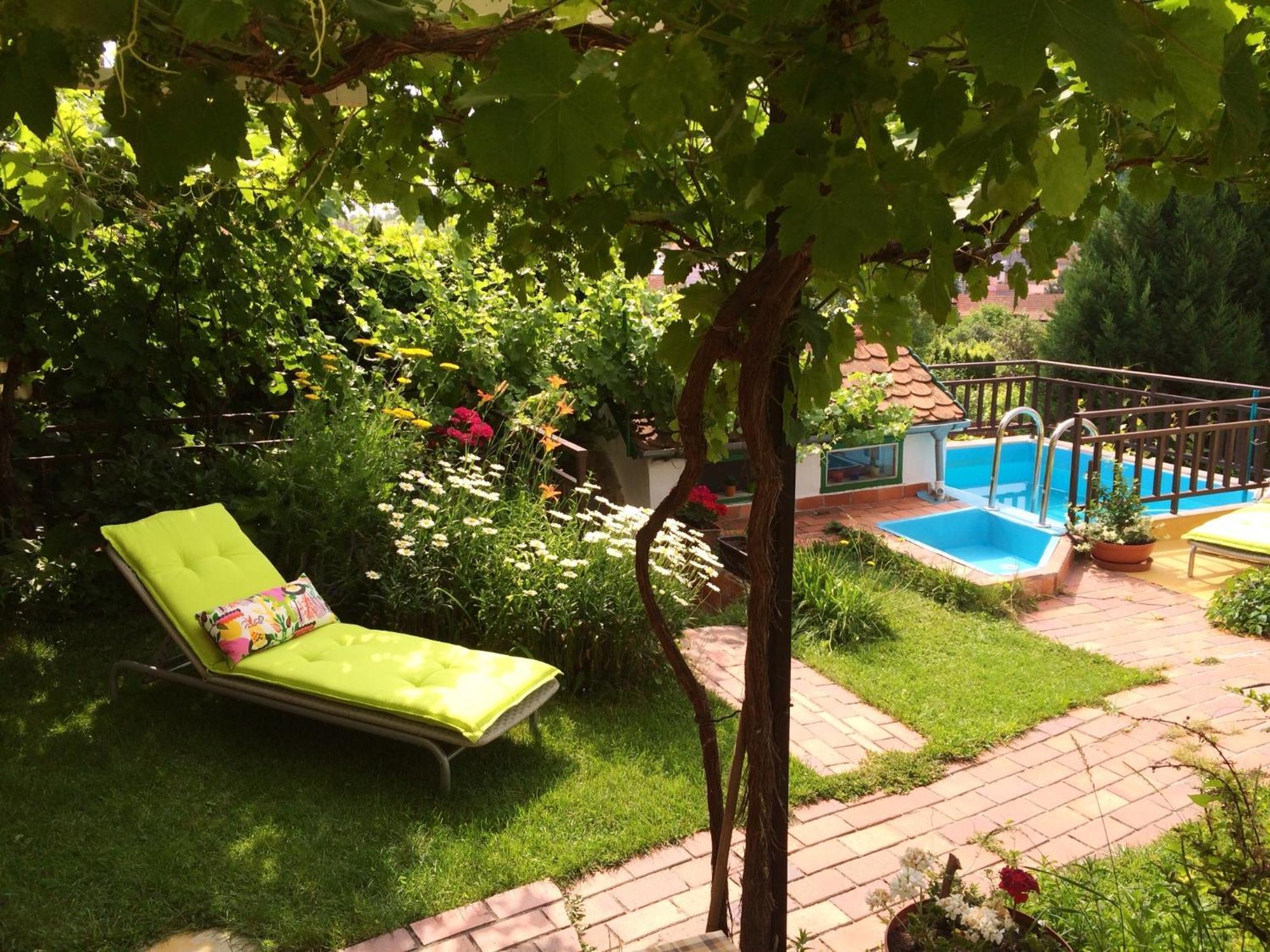 Pension Crhan Mikulov Exteriör bild