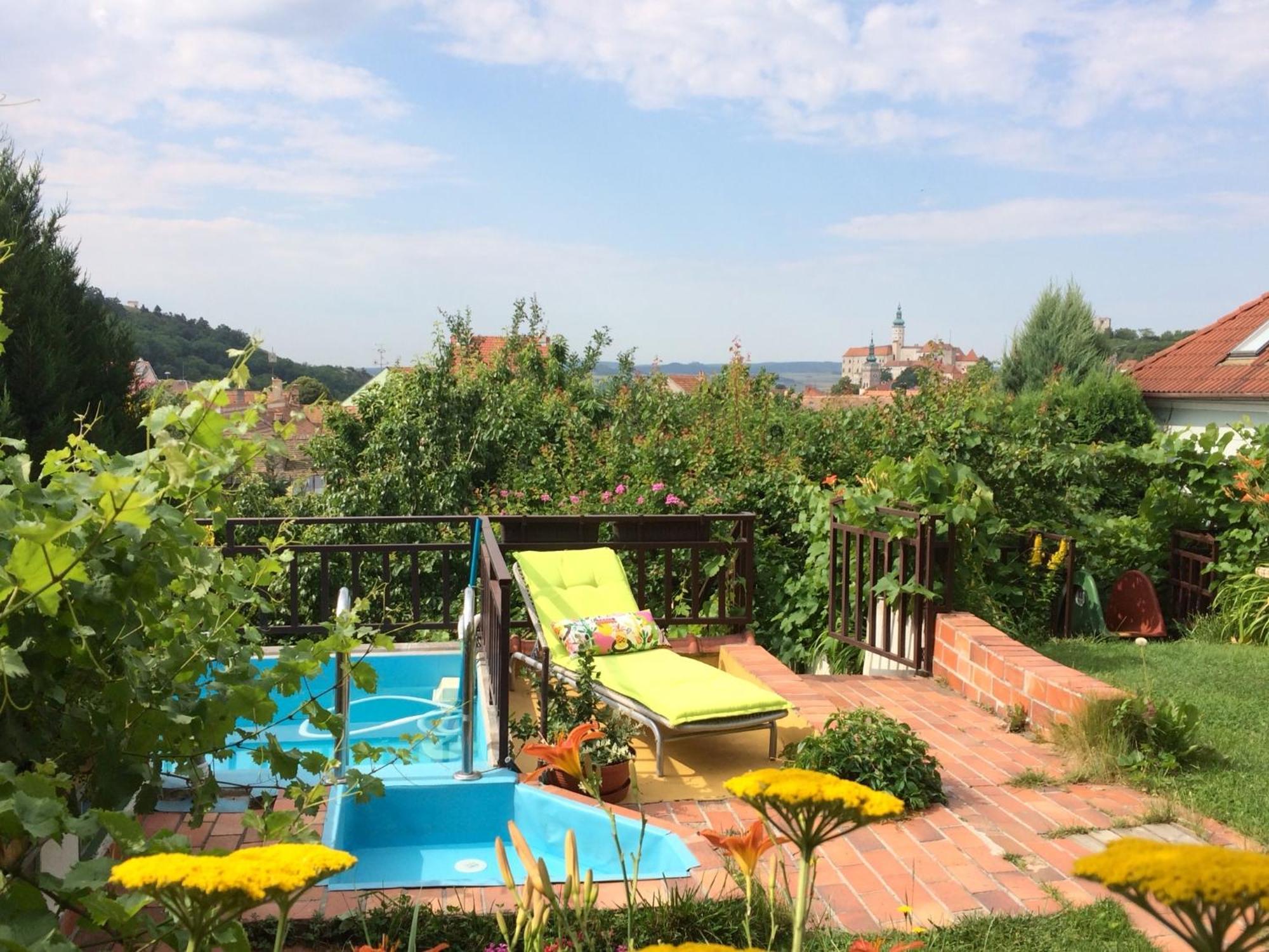 Pension Crhan Mikulov Exteriör bild